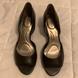 **Never Worn** Bandolino kitten heels 👠 sandals